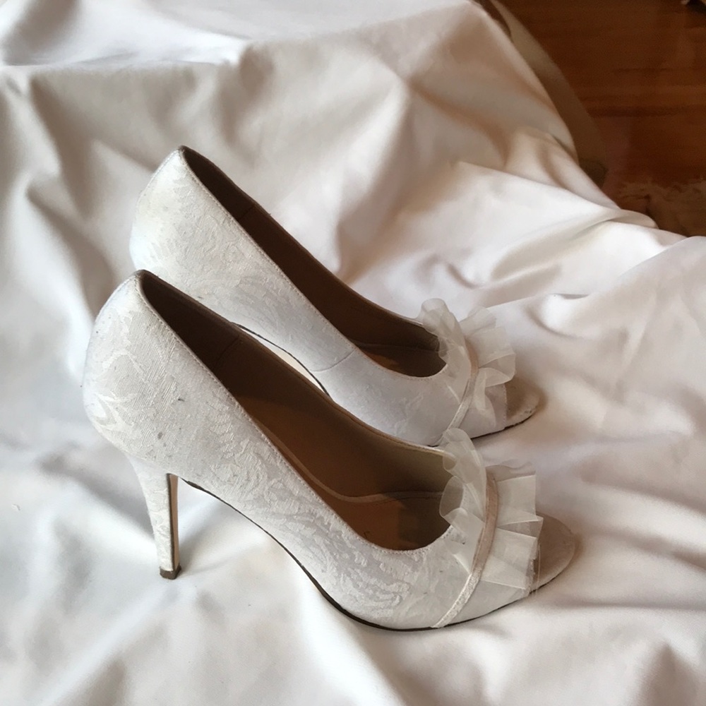 COPY - A pair of Nina shoes with open toes in size 8 1/2